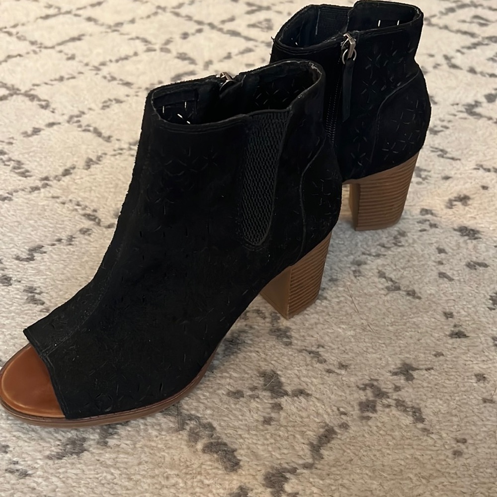 Black heel booties